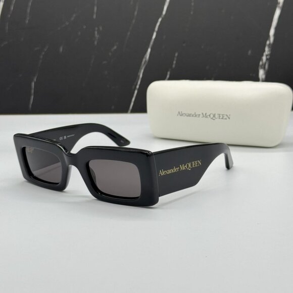 NEW ALEXANDER MCQUEEN AM0433S 001 SUNGLASSES WOMEN BLACK SQUARE EYEWEAR - Picture 1 of 13